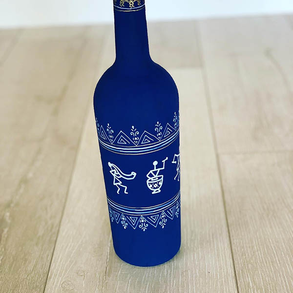 dark blue wine bottle design